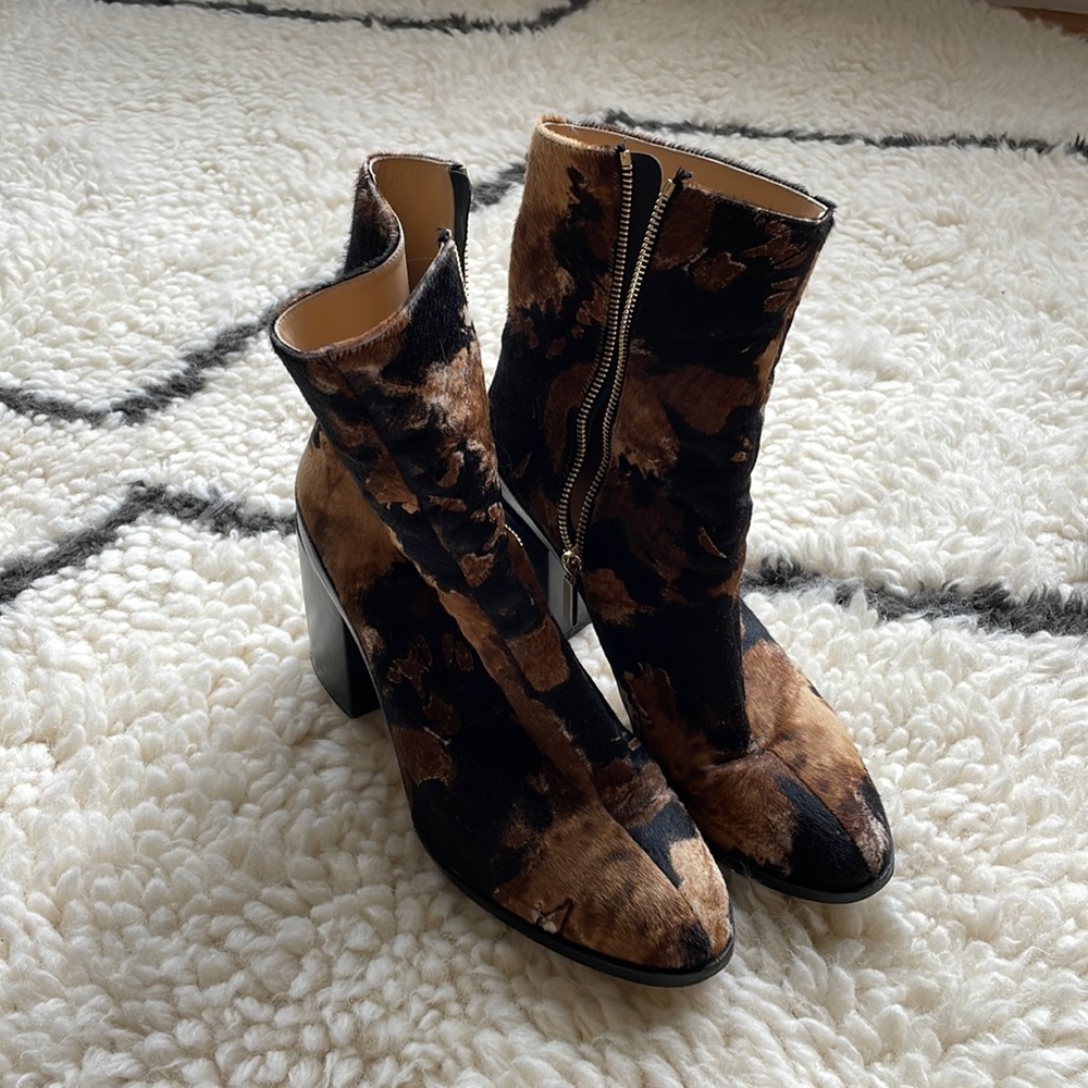 Dear Frances Spirit Boots: rare cowhide! 39